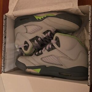Boys Green Bean Retro 5 Jordan's, size 5Y